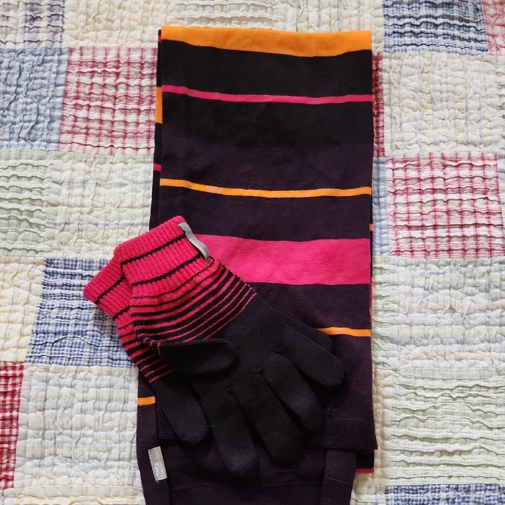 O/S 100% Merino Wool Icebreaker Women's Striped Scarf & Gloves.